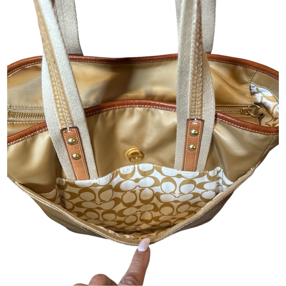 Coach Hamptons Weekend Tote Euc - image 6